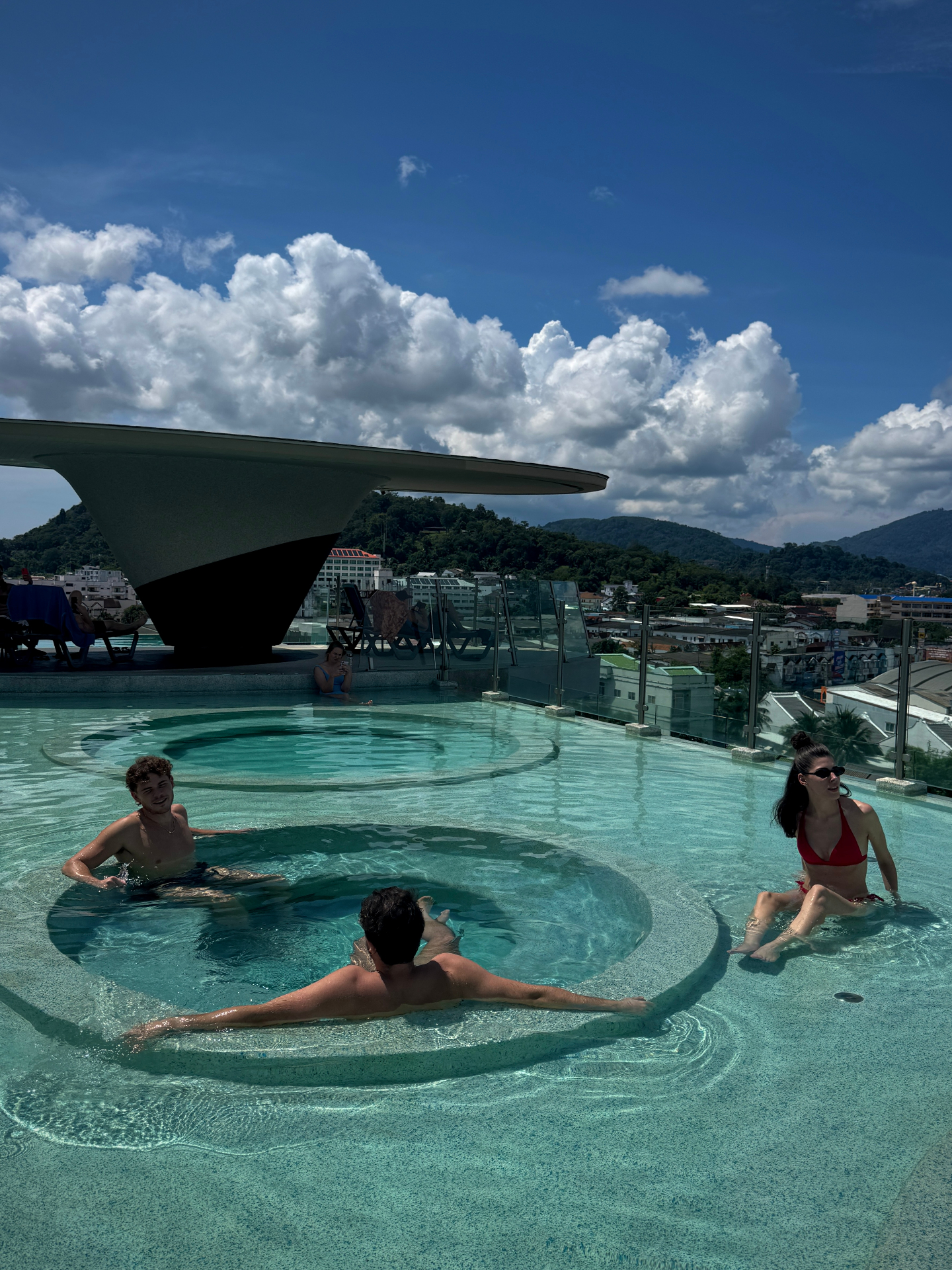 Rooftop pool all'HOMA Phuket Town